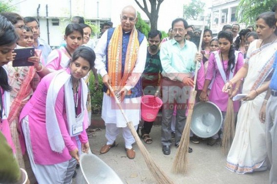 Governor leads Swachh Bharat Abhiyan at Women's College